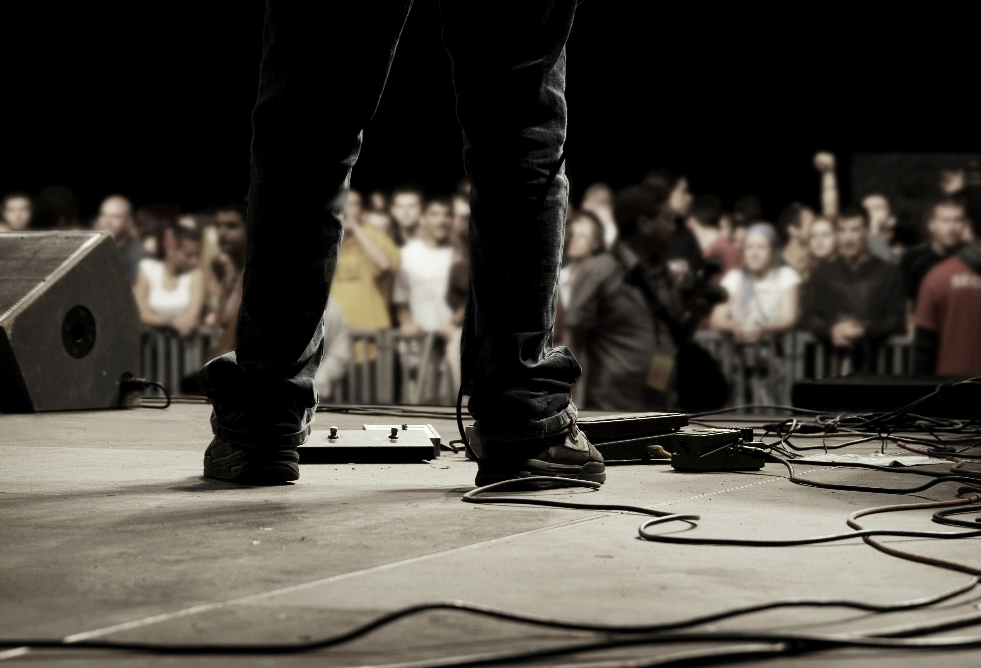 Staged photo. Amp музыка. Stage Equipment. Jump from the Stage.